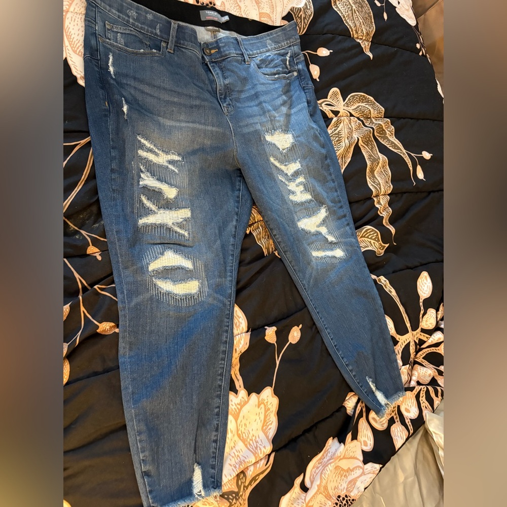 Torrid Bombshell Skinny Jeans size 24